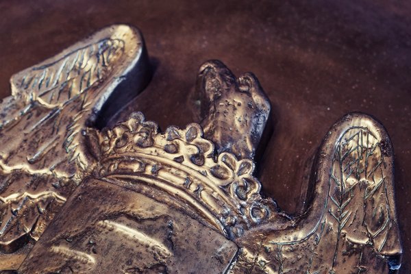 How can tourists experience interactive exhibits on the history of British heraldry in Oxford?