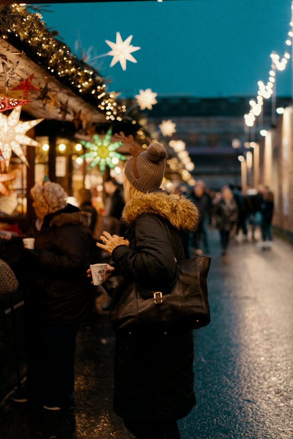 How can you participate in a Victorian Christmas market in the UK?